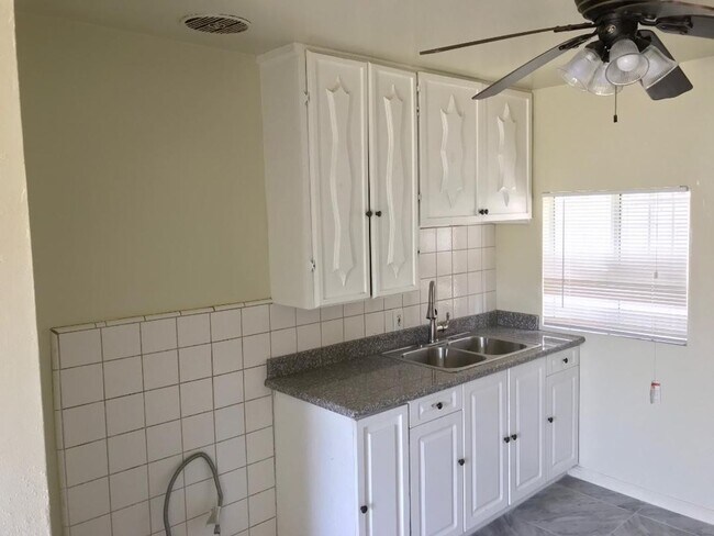 Foto del edificio - 1059 W 253rd St