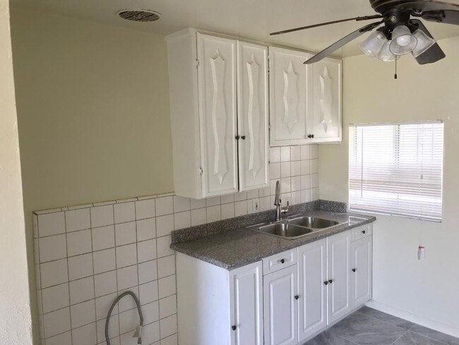 Building Photo - 1059 W 253rd St
