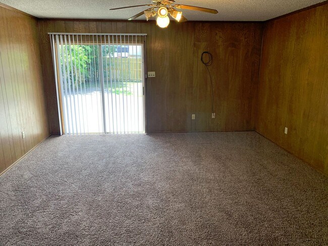 Building Photo - Duplex