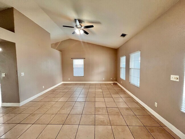 Foto del edificio - Charming 4 Bedroom, 2 Bath Home in a Quiet...