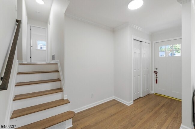 Foto del edificio - 33 Larchmont Rd