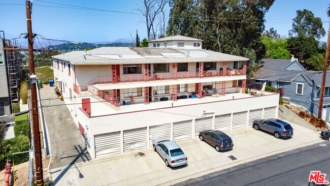 Building Photo - 2743 Waverly Dr