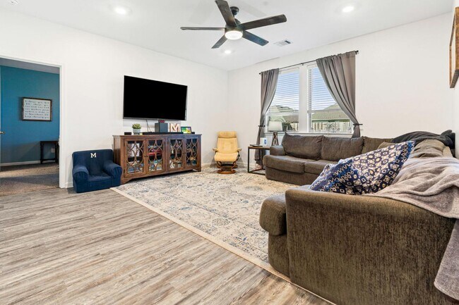 Foto del edificio - 5206 Summer Pecan Rd