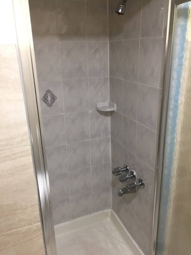 Foto principal - 445 E 52nd St