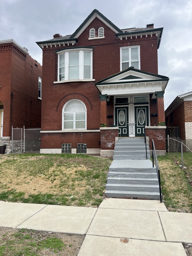 Building Photo - 2030 E Fair Ave