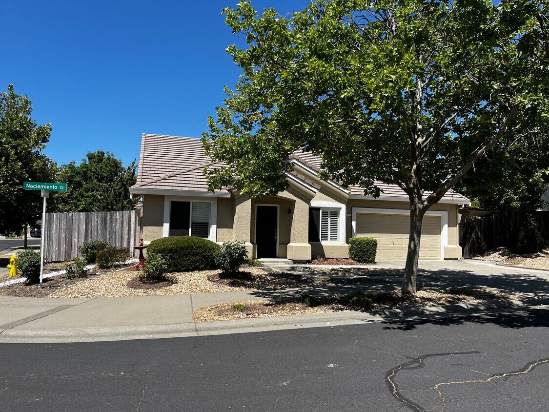 Foto principal - Beautiful Roseville 3 Bedroom, 2 Bathroom ...