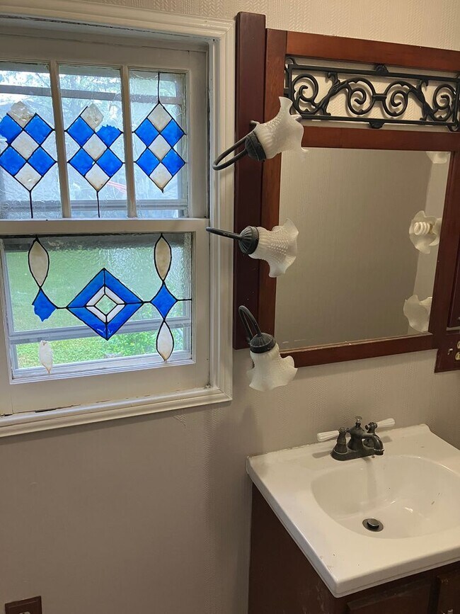Foto del edificio - Remodeled Eastwood 3 bedroom
