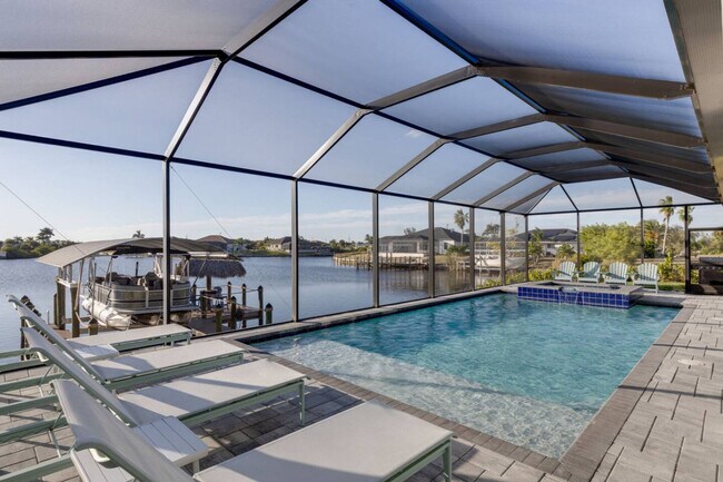 Foto del edificio - 1720 Burnt Store Rd N