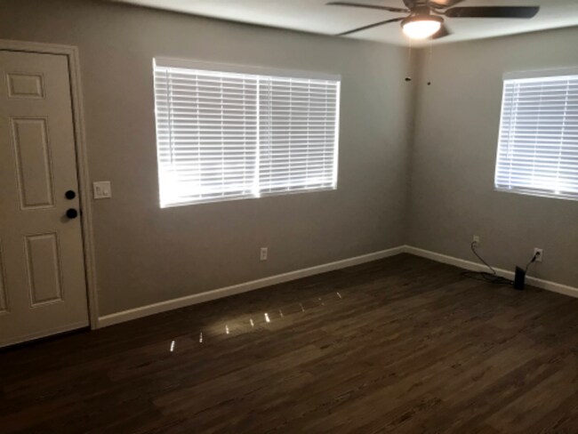 Building Photo - 658 S Grand