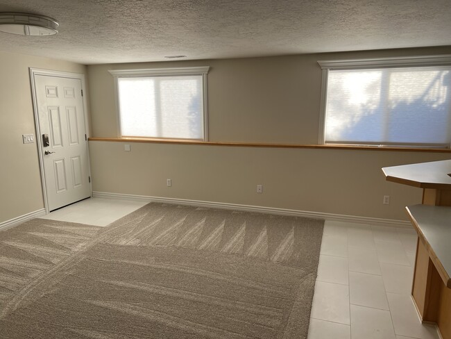 Great room - 850 W 3650 N