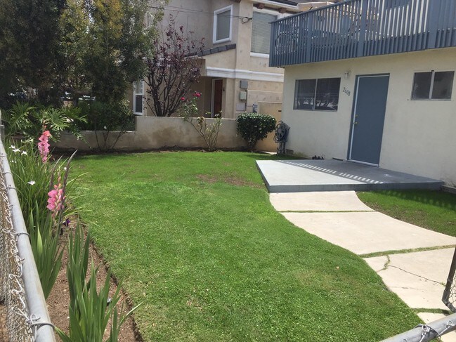 FRENTE AL COMPLEJO - 2608 Vanderbilt Ln