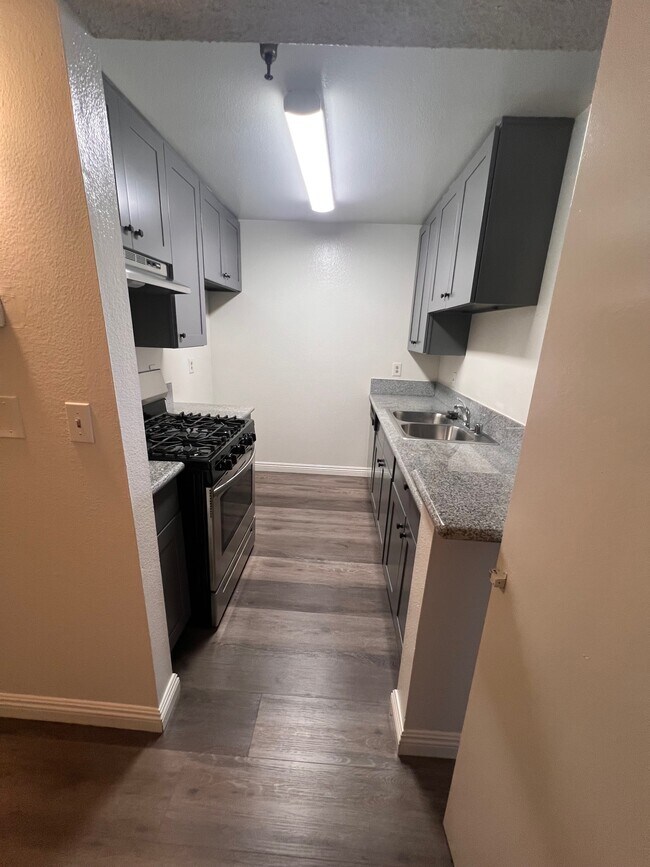 Foto del edificio - 1791 N Sycamore Ave