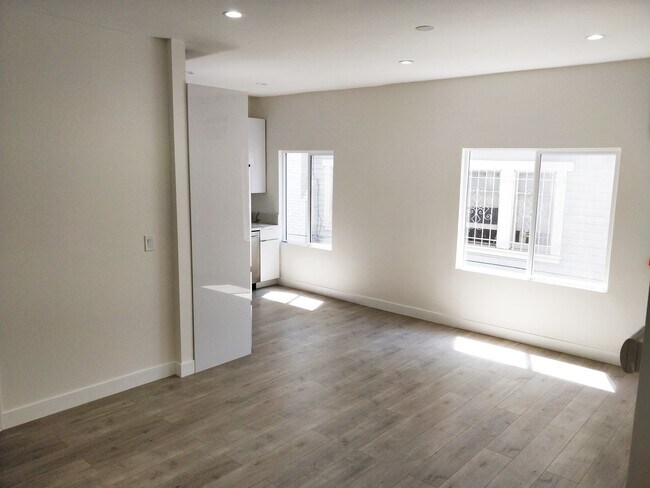 Foto del edificio - 2955 W 8th St