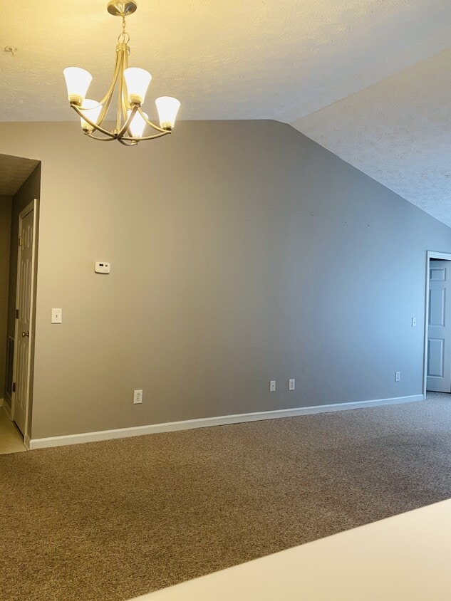 Large living area - 1114 S College St