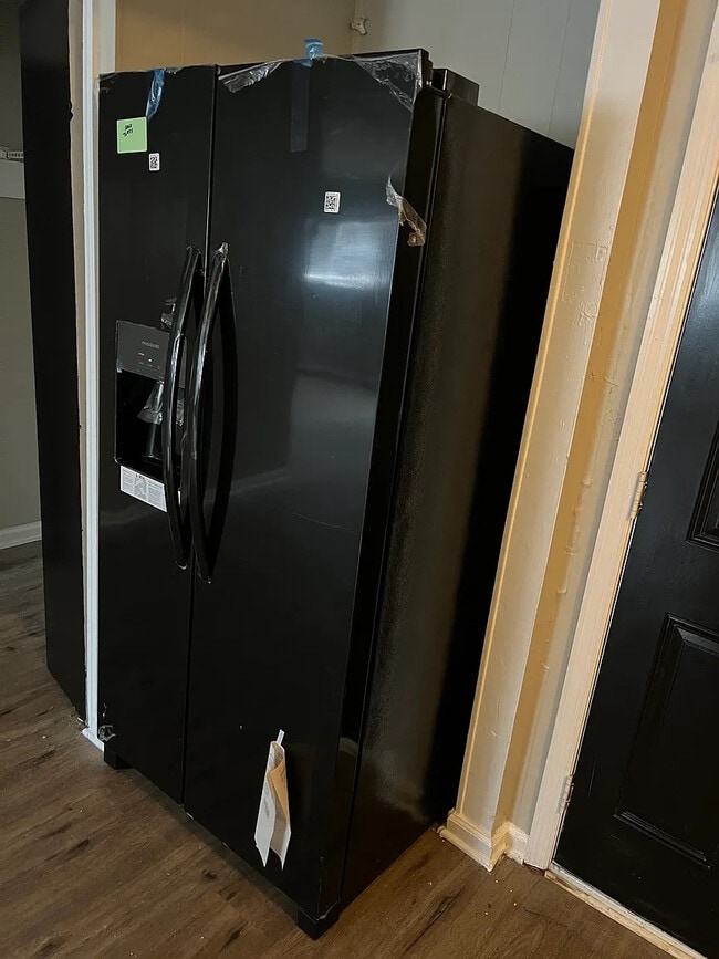 Building Photo - Room in House on Moray St SW