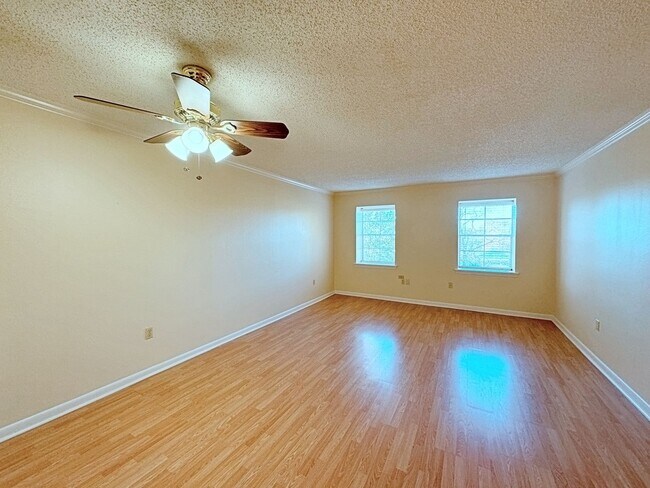 Foto del edificio - 1 Bedroom Condo in Gated Community in Mid ...
