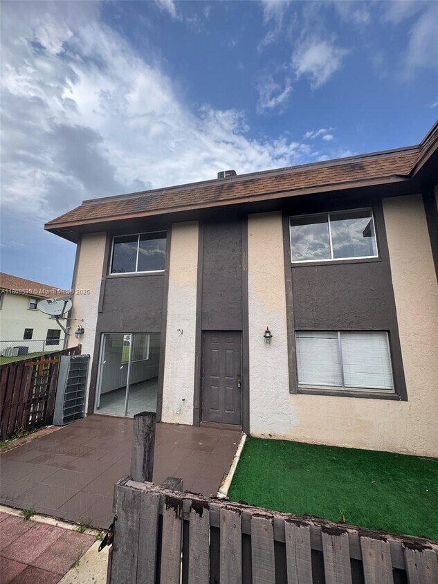 Foto principal - 2120 Sherwood Forest Blvd
