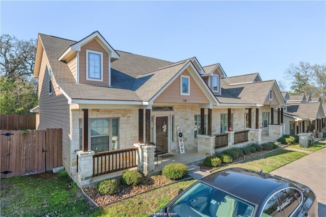 Building Photo - 721 Dominik Dr
