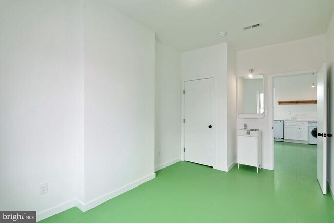 Foto del edificio - 2329 Frankford Ave