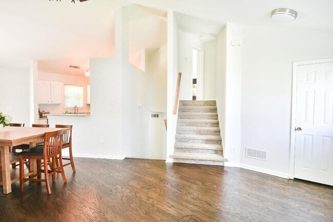 Building Photo - 2592 Boulder Hill Ct SE