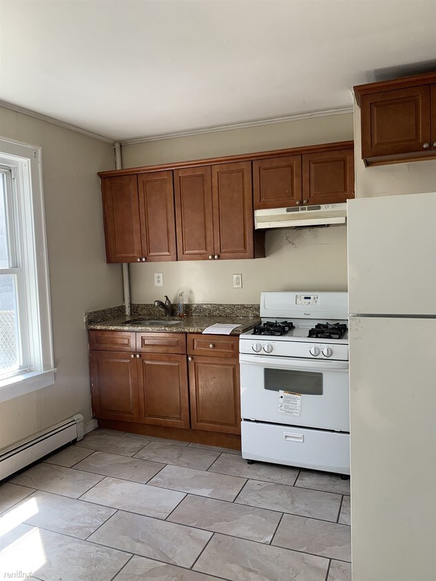 Foto principal - 374 E 21st St