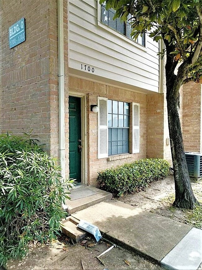 Building Photo - 14600 Fonmeadow Dr