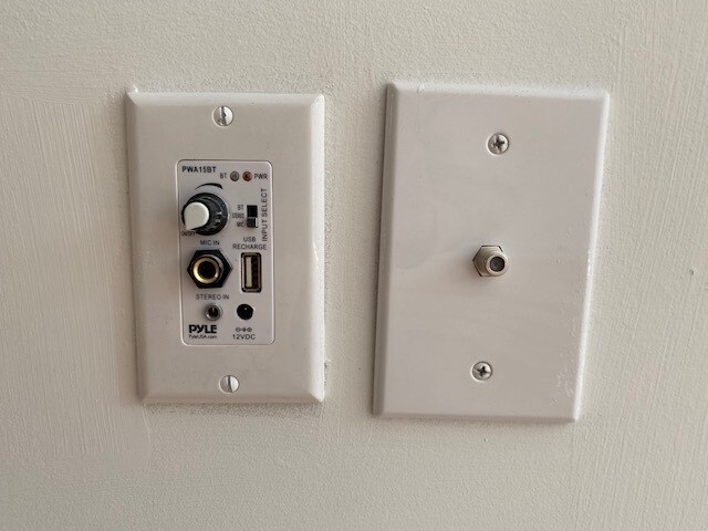 Bluetooth capabilities with speakers in the ceiling - 1445 S 32nd St
