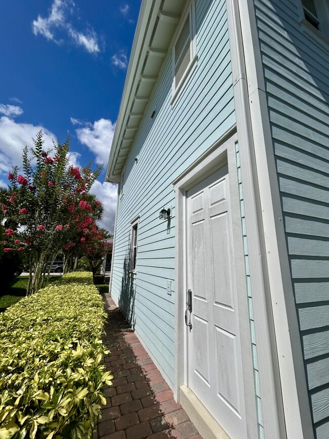 Building Photo - 1039 Tiki Dr