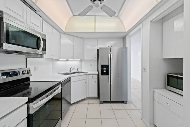 Foto del edificio - Move-In Made Easy: Pay Just Security + 50% OFF First Month!