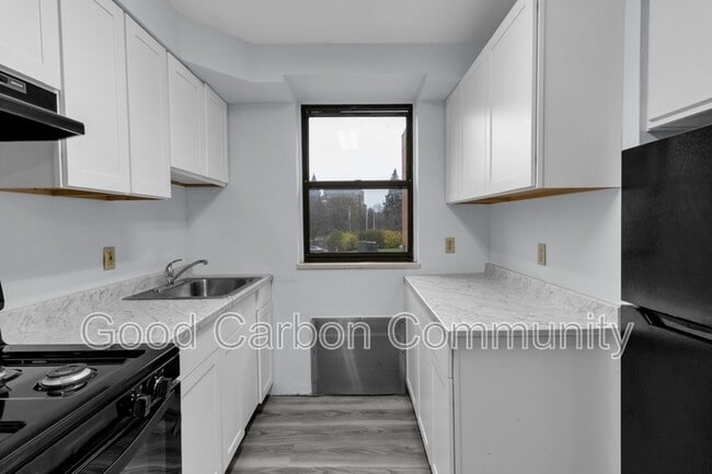 Building Photo - 1022 Delaware Ave