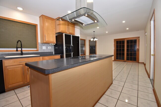 Building Photo - 978 Oceanside Terrace