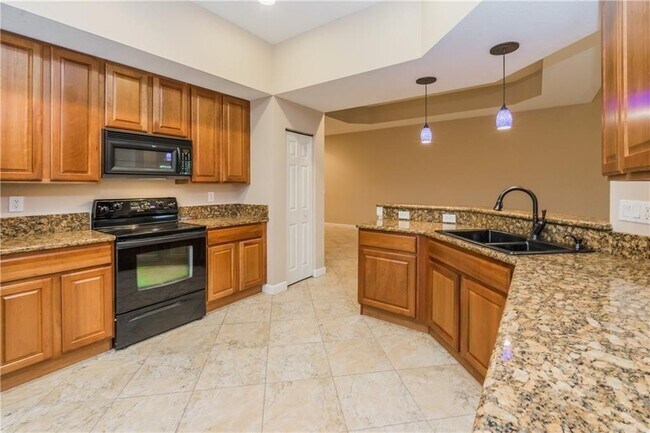 Building Photo - 3389 SW Sawgrass Villas Dr