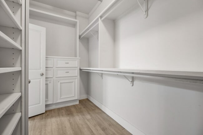 Building Photo - 1901 Post Oak Blvd