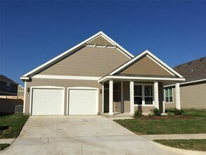 Building Photo - 2205 Arrowhead Dr