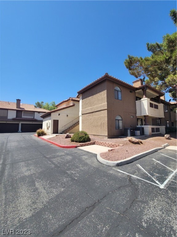 Building Photo - 2995 Sunset Rd