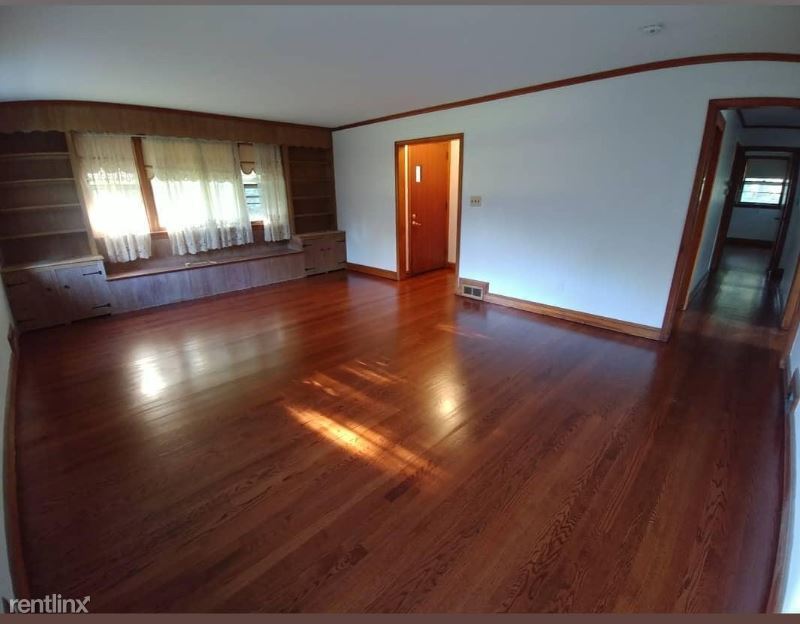 Foto principal - 3 br, 1 bath House - 28 YellowBrook Road