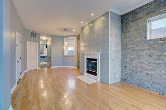 Building Photo - 1727 N Clybourn Ave