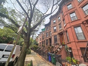Building Photo - 477 Halsey St