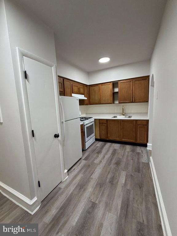 Foto del edificio - 7092 Forrest Ave