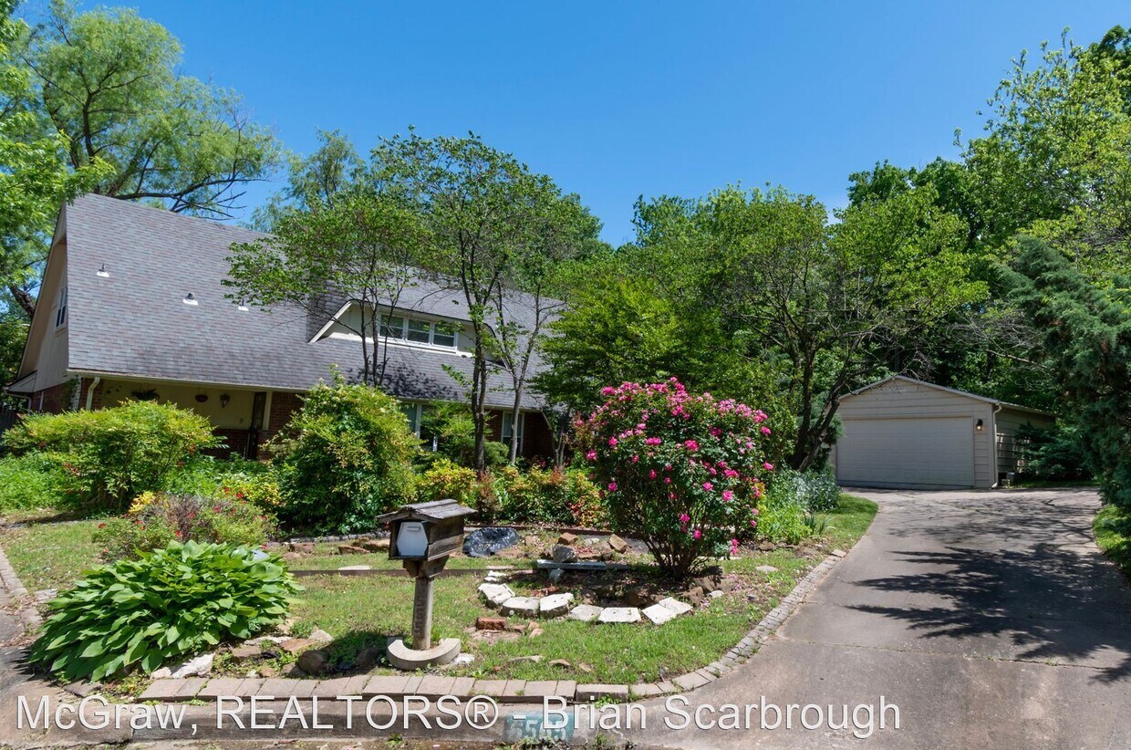 Foto principal - 4 br, 2.5 bath House - 6565 S. Hudson Place