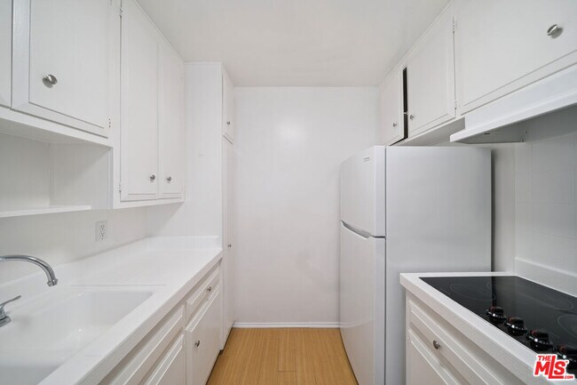 Foto del edificio - 7032 Lanewood Ave
