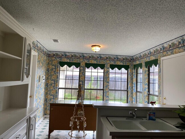 Foto del edificio - 7205 Claybrook Dr
