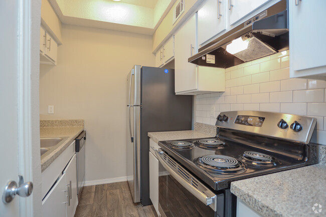 1BR, 1BA - 540SF - Rembrandt - Lakeridge