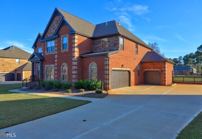 Building Photo - 4565 Cloister Cir