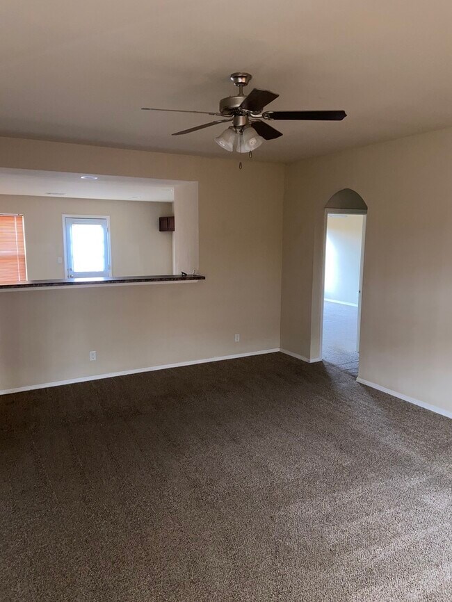 Foto del edificio - Call 405-456-0410 To Schedule Your Showing Now!