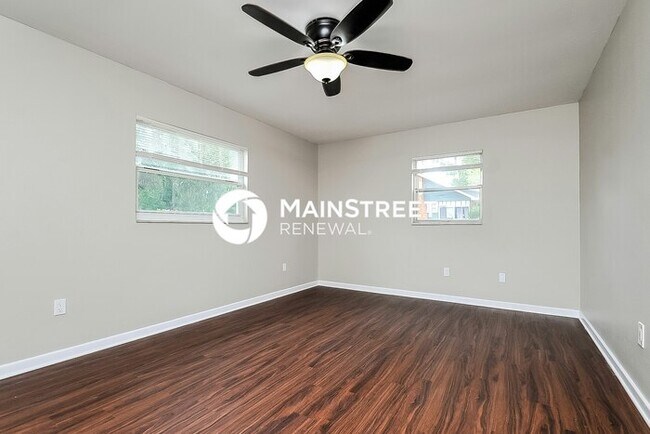 Foto del edificio - 4 Bedroom Pet-Friendly Home in Lakeland, FL with Main Street Renewal