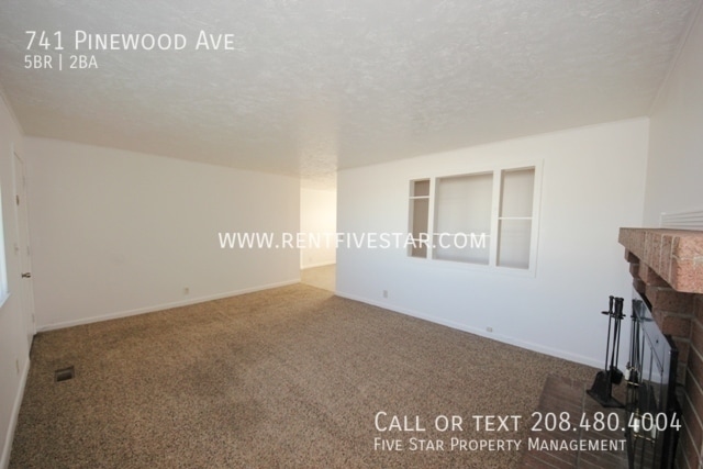 Building Photo - Cozy and Comfortable Home Located in the H...