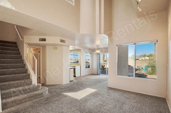 Foto del edificio - CONDO ON THE GREEN