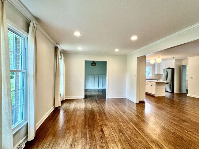 Foto del edificio - LUXURIOUS LANSDOWNE RETREAT!