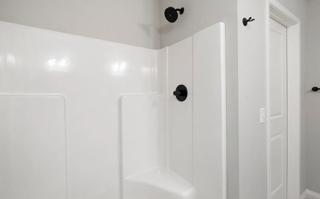 Foto del edificio - Beautiful 3 Bedroom Home with a fully fenc...